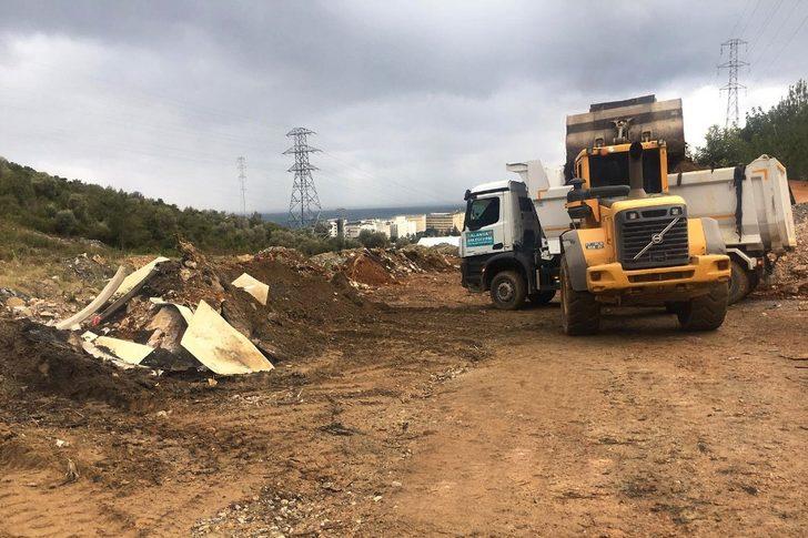 Ormanlık bölgede çöp ve moloz temizliği G5