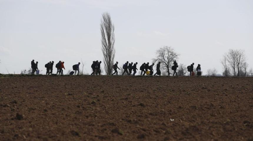 Göçmenlerin arasına karışan FETÖ ve PKK şüphelisi 9 kişi yakalandı