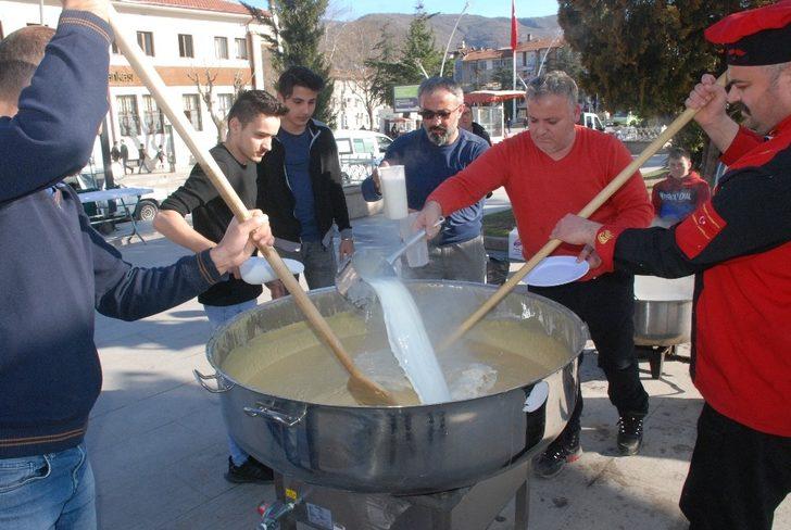 İdlip şehitleri için 5 bin kişilik helva dağıtıldı G2