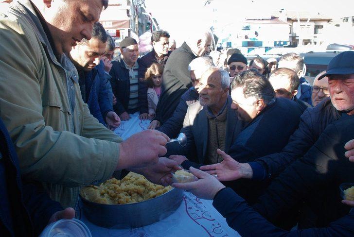 İdlip şehitleri için 5 bin kişilik helva dağıtıldı G3