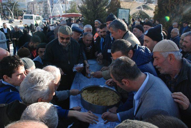 İdlip şehitleri için 5 bin kişilik helva dağıtıldı G4