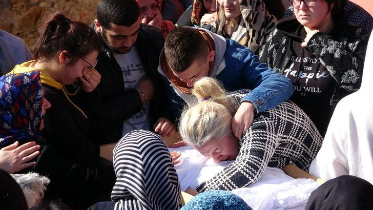 Son sözü 'anne' olan Aleyna'ya, annesinden zor veda G1