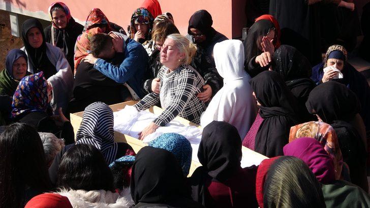 Son sözü 'anne' olan Aleyna'ya, annesinden zor veda G3