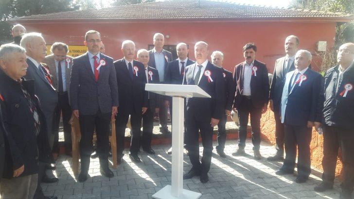 Ölen öğretmen ve öğrenciler anısına anıt yapıldı G2