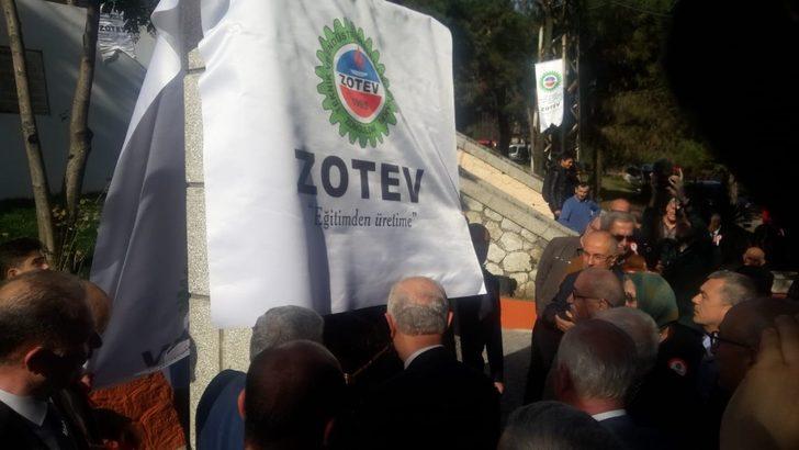 Ölen öğretmen ve öğrenciler anısına anıt yapıldı G3