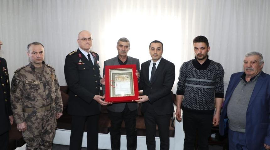 Arpa&ccedil;aylı şehidin Şehitlik Beratı ailesine verildi