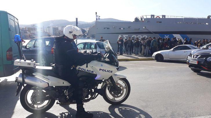 Midilli Adası’nda göçmenlerle Yunan polisi arasında gerginlik   G4