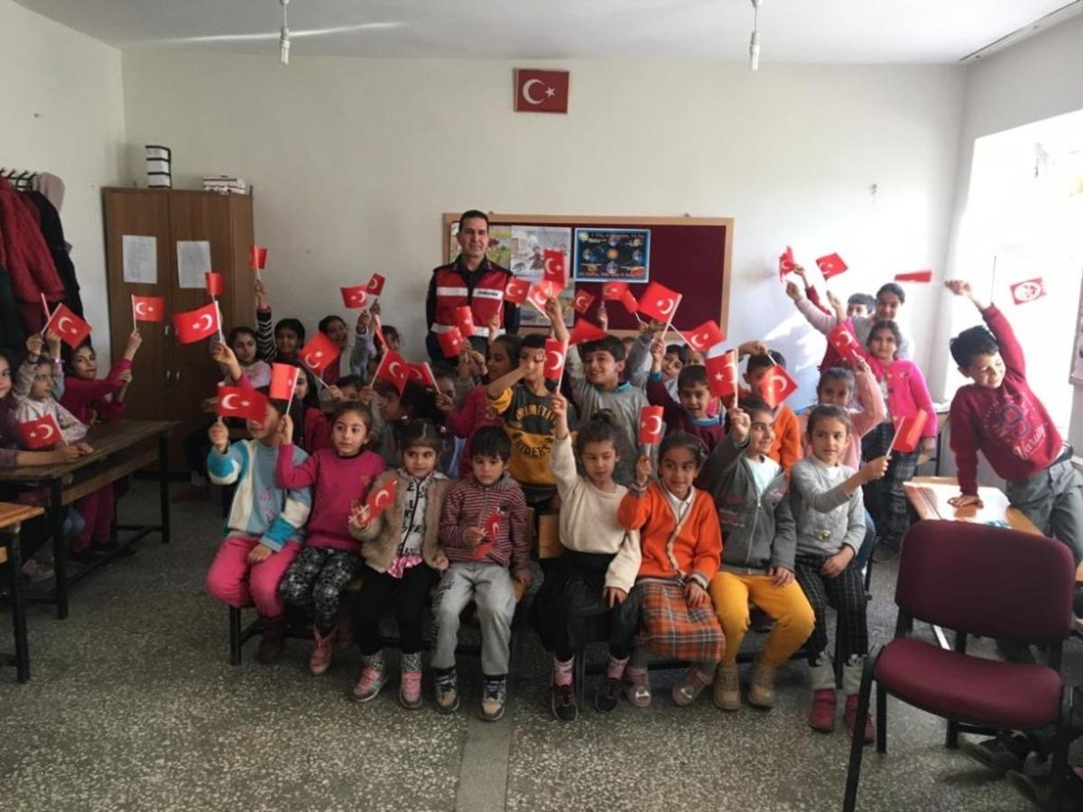 &Ouml;ğrencilere trafik bilinci aşılanıyor