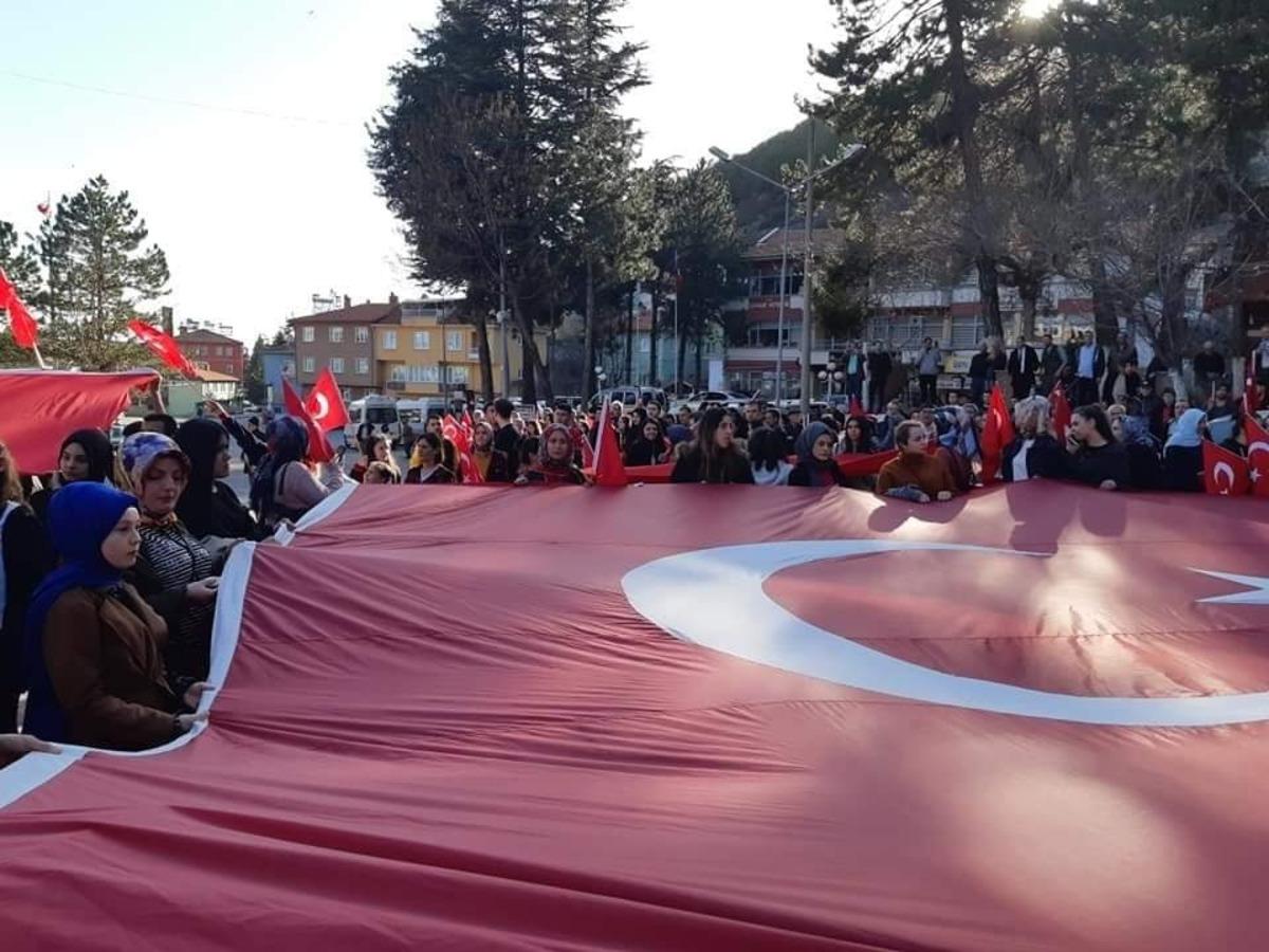 Şaphane tek v&uuml;cut oldu, şehitler i&ccedil;in y&uuml;r&uuml;d&uuml;