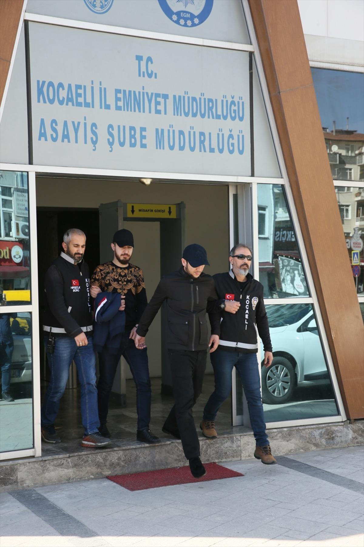 G&Uuml;NCELLEME - &Ouml;zel d&uuml;zenekli &ccedil;antayla mağazadan hırsızlık yapan 6 kişi tutuklandı