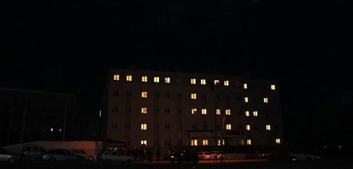 Yurt ışıkları Mehmet&ccedil;ik i&ccedil;in yandı