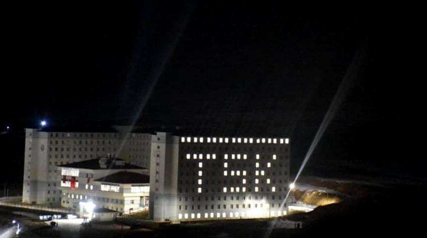 Yurt ışıkları Mehmet&ccedil;ik i&ccedil;in yandı