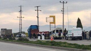 İşçi servisi kamyona çarptı! Ölü ve yaralılar var