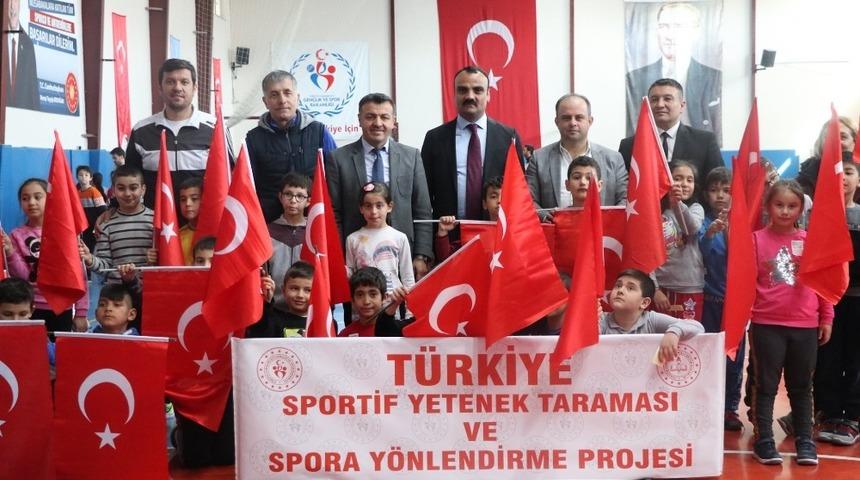 Develili &ouml;ğrencilerden Mehmet&ccedil;iğe destek