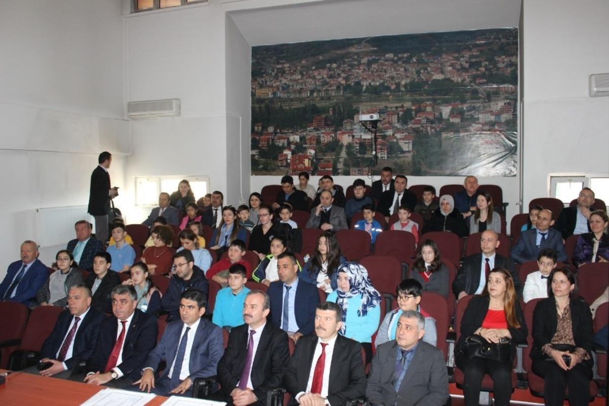 Zeka oyunları turnuvasında başarılı &ouml;ğrenciler &ouml;d&uuml;llendirildi