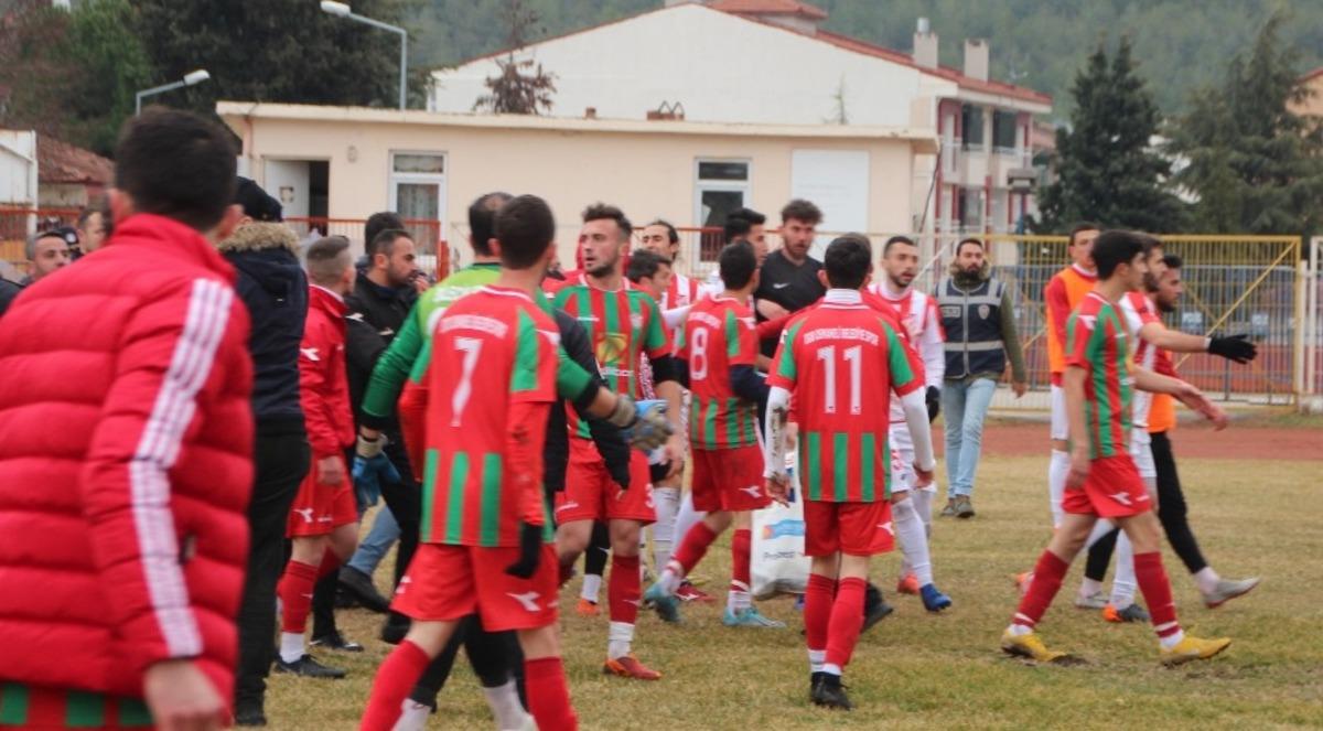 Bileciksporlu 2 futbolcu, darp edildiği iddiasıyla rakip 4 futbolcu i&ccedil;in su&ccedil; duyurusunda bulundu