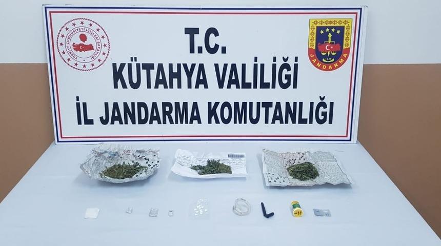 K&uuml;tahya&rsquo;da uyuşturucu operasyonu: 1 g&ouml;zaltı