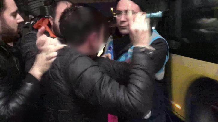 Metrobüste iğrenç olay! Kadın bağırınca yolcular adamı dövdü G3