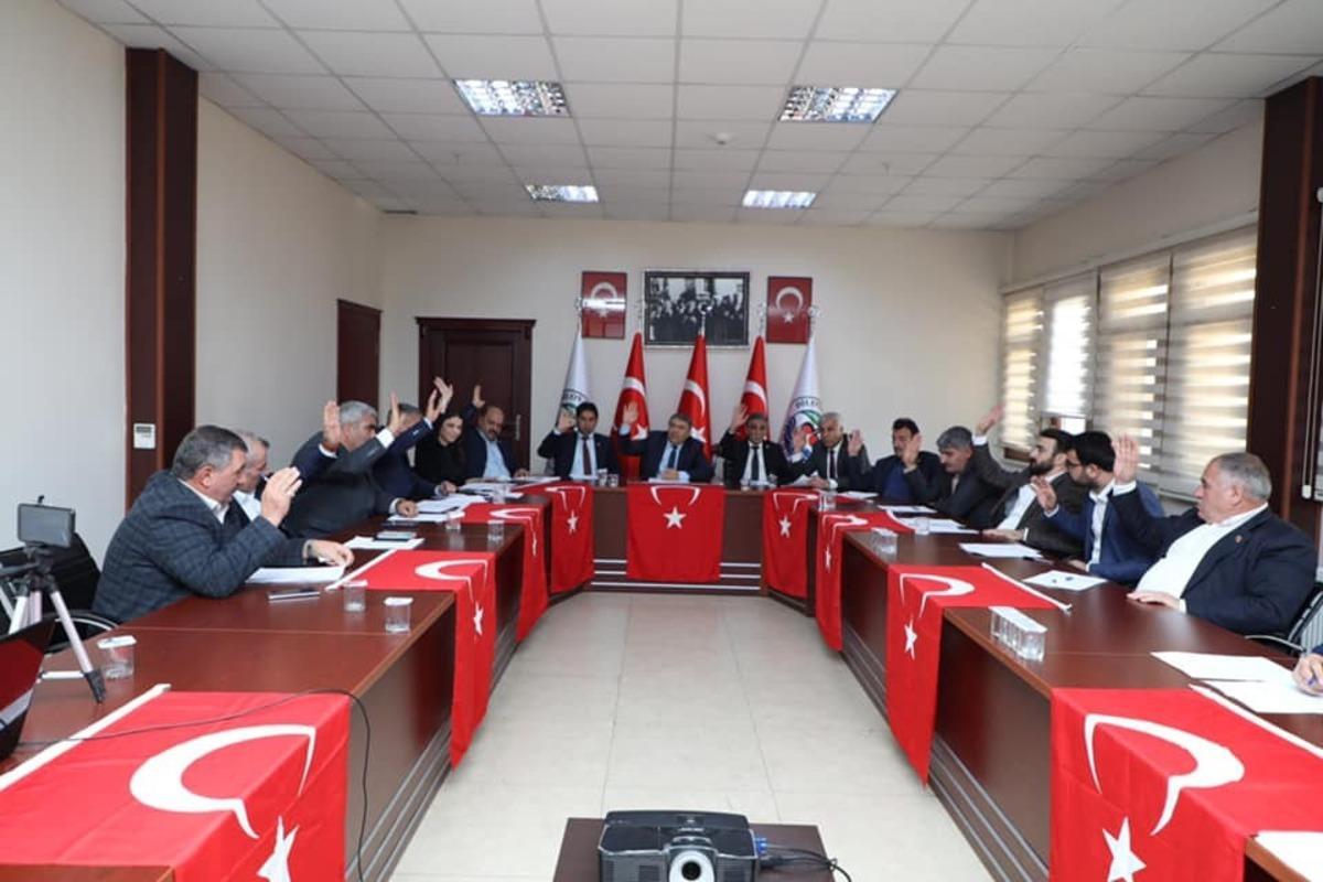 Dilovası meclisi T&uuml;rk bayrakları ile donatıldı