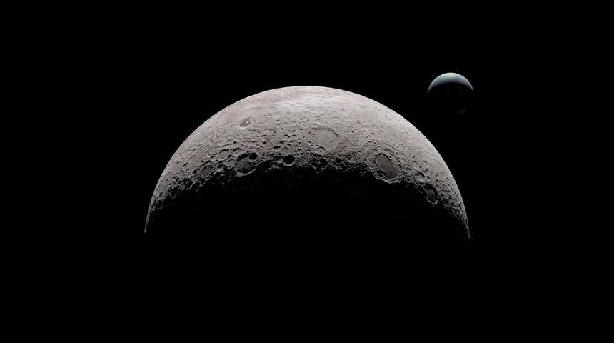 O ara&ccedil; ayın karanlık tarafında!