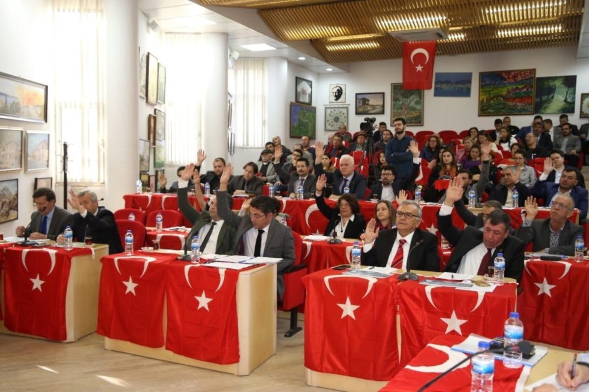 Burhaniye&rsquo;de Belediye Meclisinden şehitlere anma
