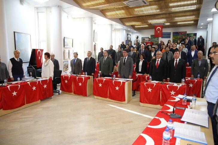 Burhaniye’de Belediye Meclisinden şehitlere anma G3