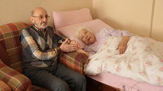 Hastaya bakan akrabaya verilecek maaş belli oldu! 6 ayda bir zam yapılacak