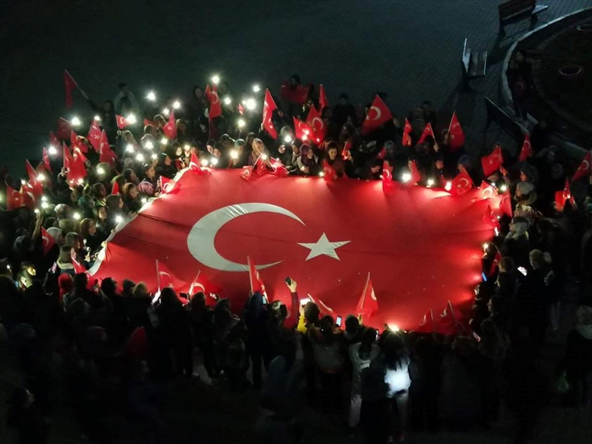 Kayseri'deki &ouml;ğrencilerden duygulandıran anma