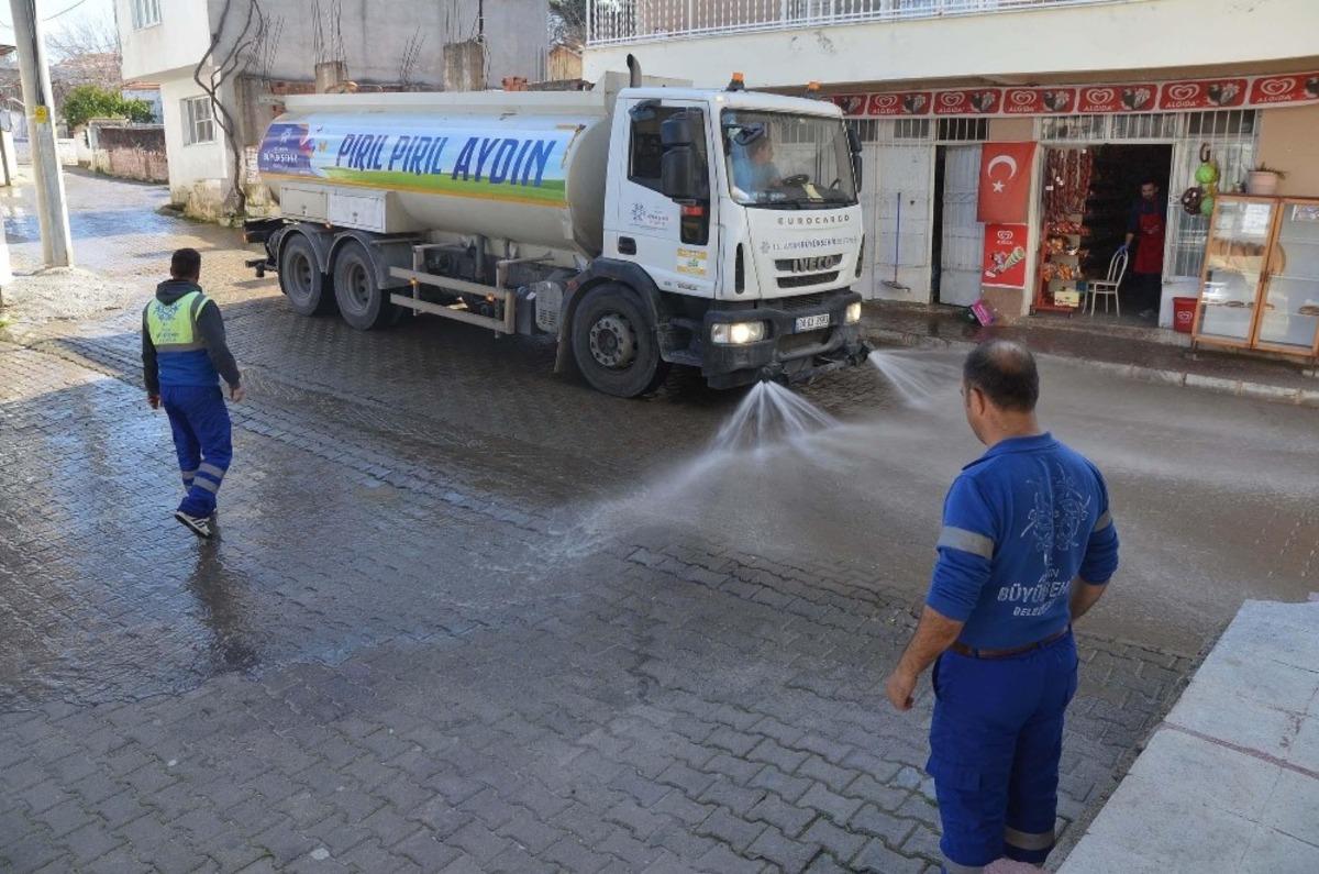 Kuşadası&rsquo;nda turizm sezonu &ouml;ncesi temizlik &ccedil;alışmalarına hız verildi