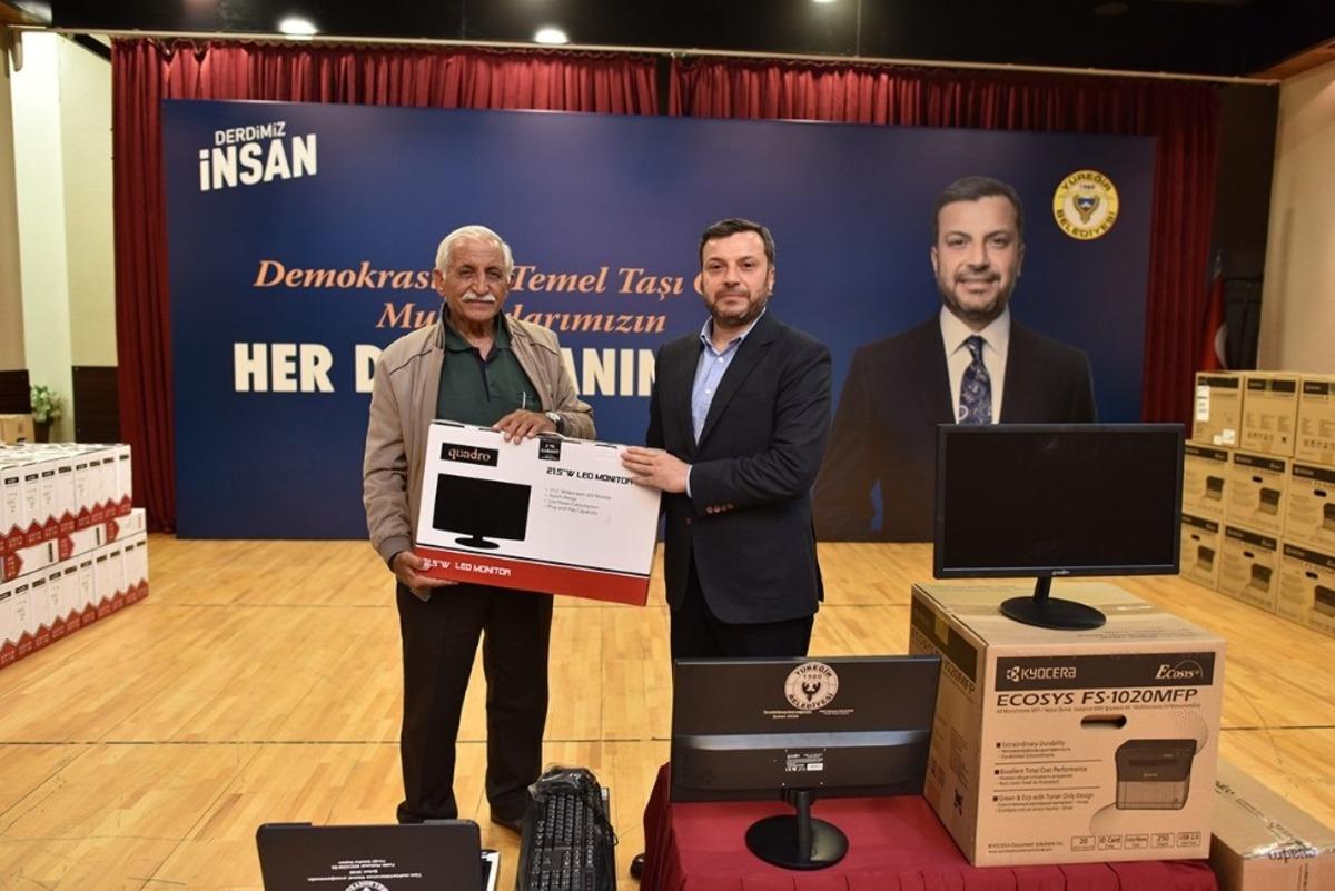 Başkan Kocaispir&rsquo;den muhtarlara bilgisayar