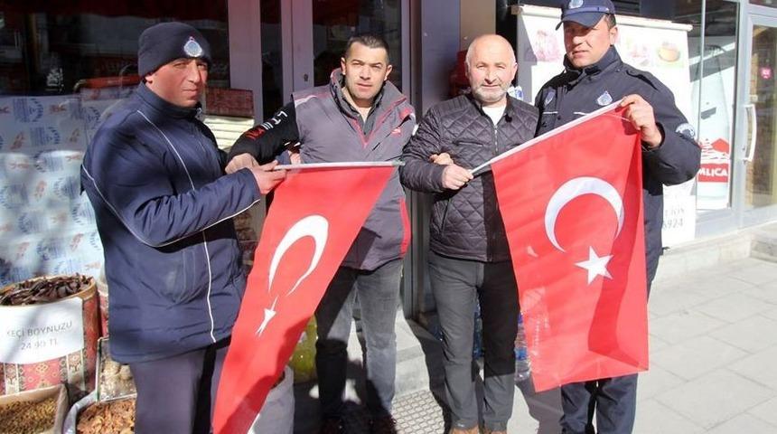 Bayburt T&uuml;rk bayrakları ile donatılıyor