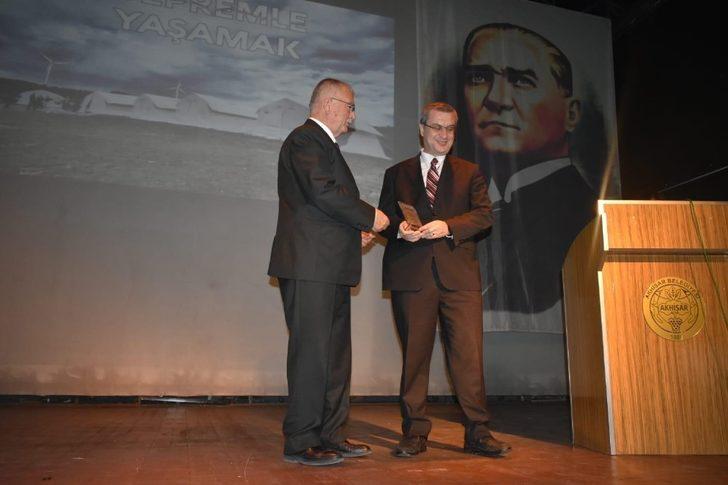 Akhisar’da ‘Depremle yaşamak’ konferansı düzenlendi G3