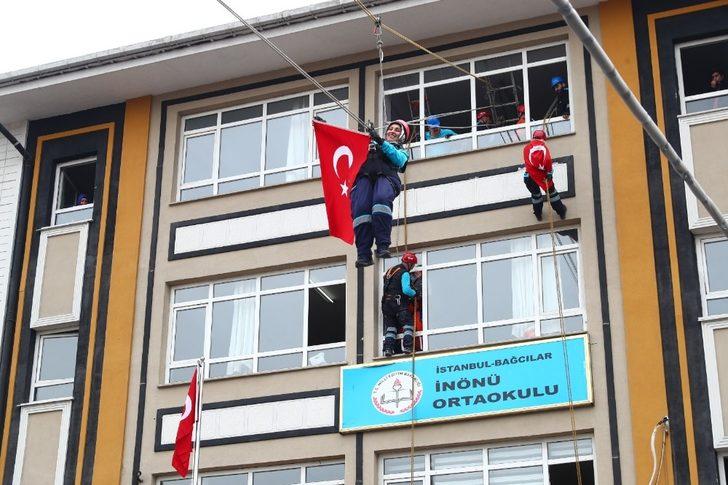 Miniklerin de katıldığı deprem tatbikatı gerçeği aratmadı G1