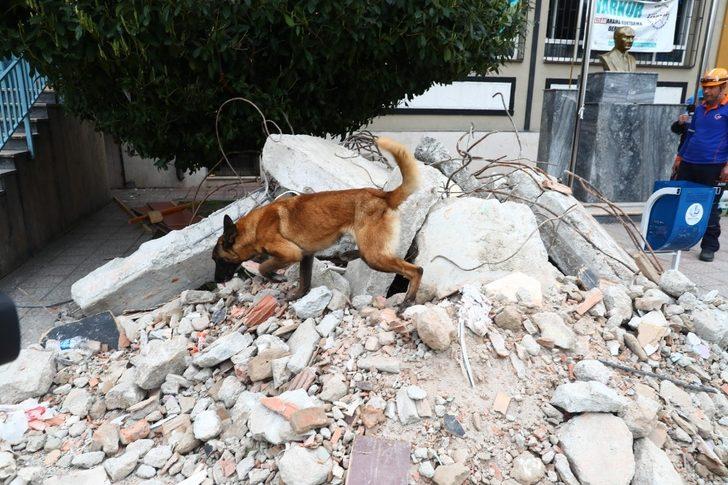 Miniklerin de katıldığı deprem tatbikatı gerçeği aratmadı G5