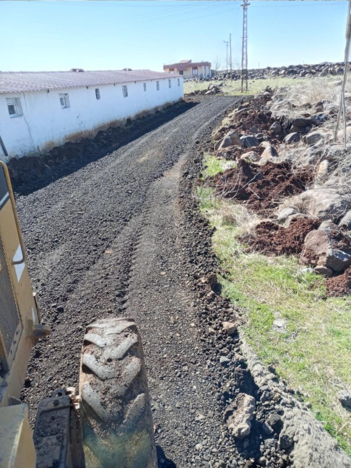 Bağlar Belediyesi, 20 yıldır ihmal edilen kırsal mahallenin yolunu yaptı