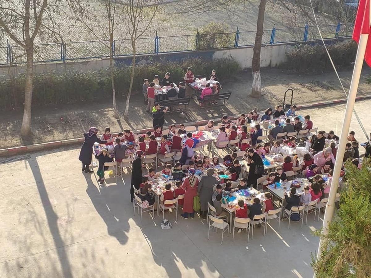 Veli ve &ouml;ğrenciler kahvaltıda buluştu