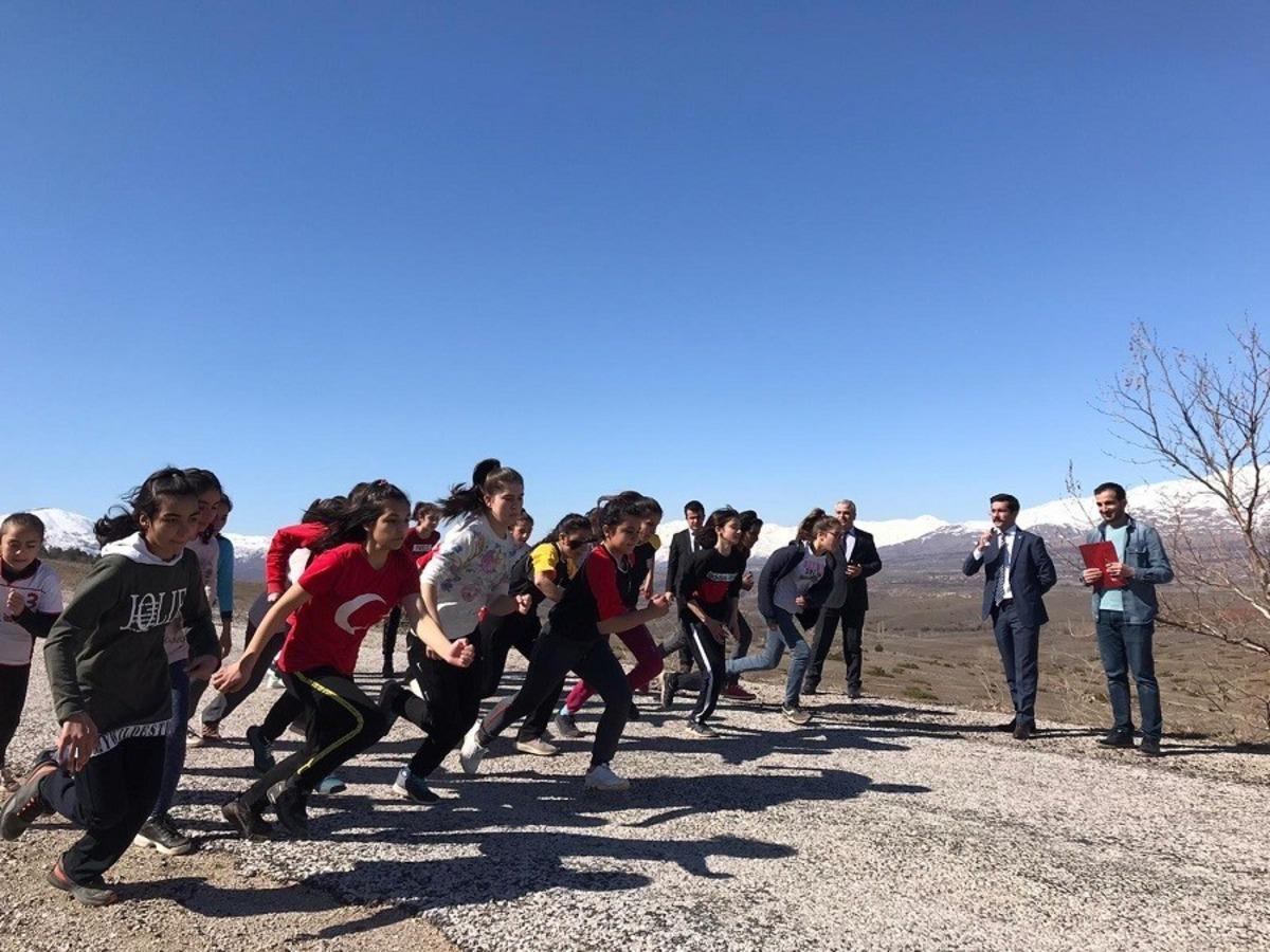 Doğanşehir&rsquo;de kros yarışması yapıldı