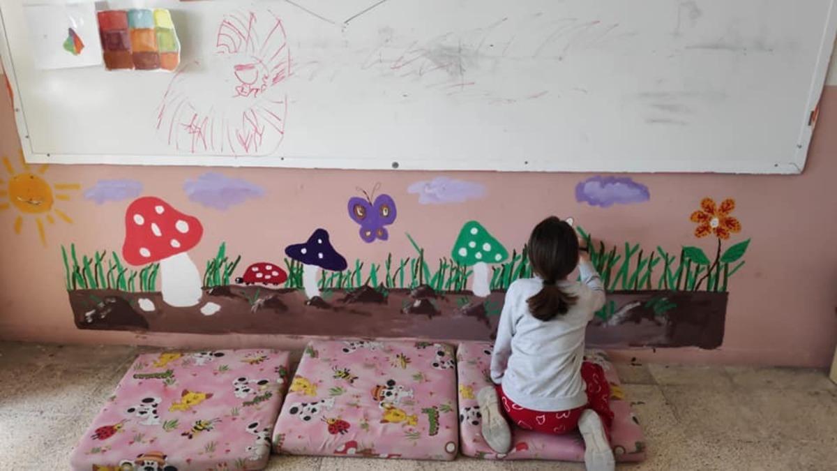 Kendi okullarını boyadılar