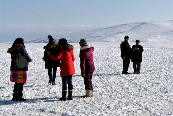 Çıldır Gölü'ne gelen bunu yapmadan dönmüyor G1