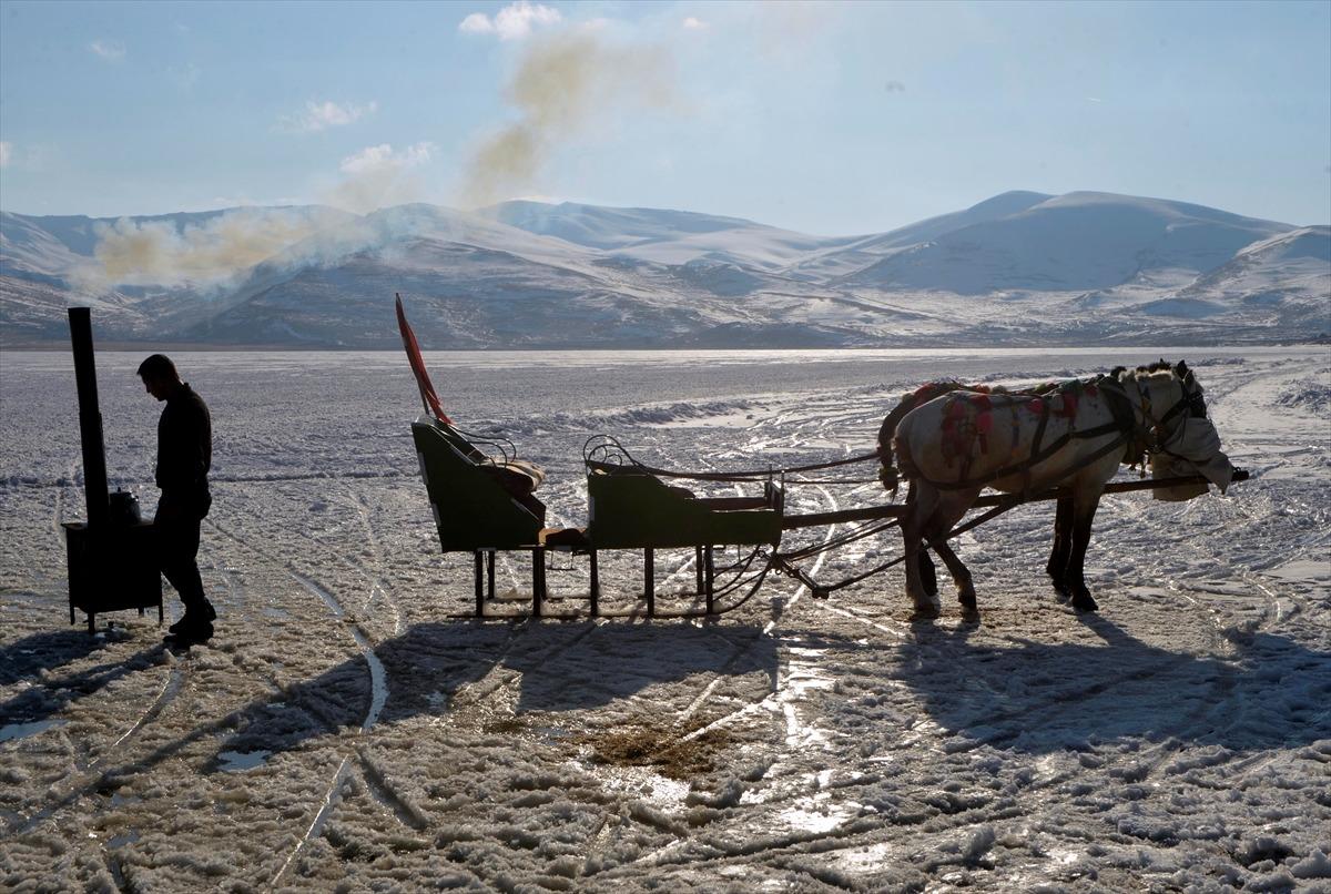 &Ccedil;ıldır G&ouml;l&uuml;'ne gelen bunu yapmadan d&ouml;nm&uuml;yor