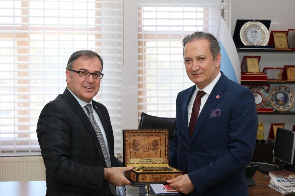 Başkan &Ouml;zdoğan, &ldquo;Hacılar i&ccedil;in iş birliği i&ccedil;inde &ccedil;alışıyoruz&rdquo;