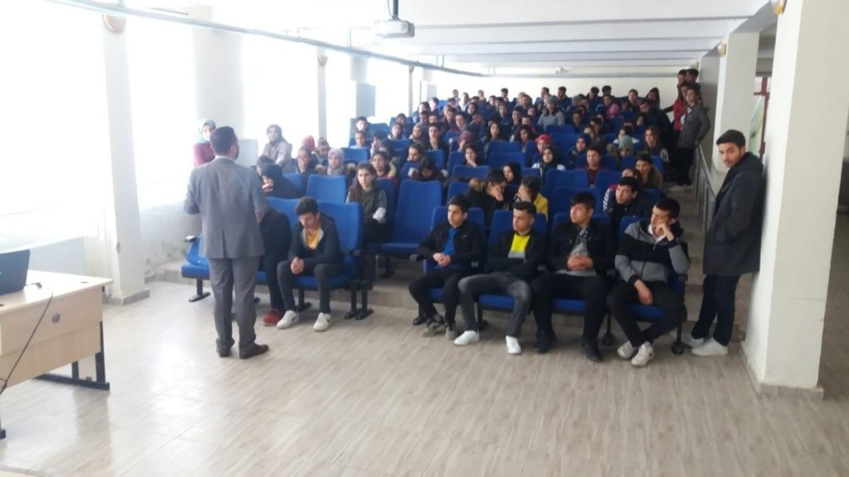 Dicle&rsquo;de &rsquo;dinimizde g&uuml;zel ahlak&rsquo; konferansı