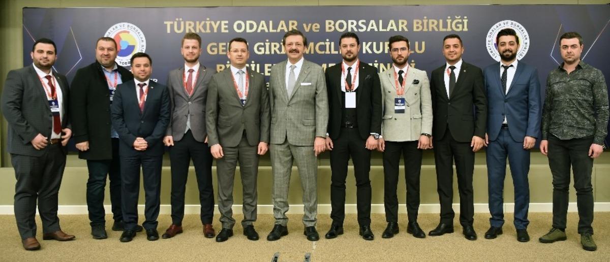 Manisalı gen&ccedil; girişimciler, bilgilendirme seminerine katıldı