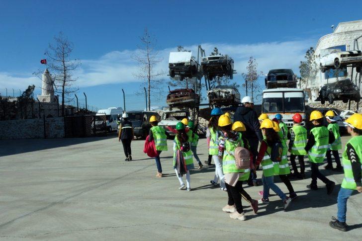 Mardin’de öğrenciler geri dönüşüm tesisini gezdi G1