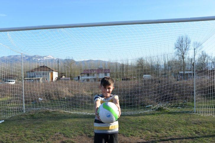 Başkan Babaoğlu çocukların istediği futbol sahasını yaptırdı G2