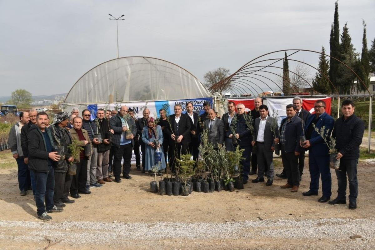 Yunusemre&rsquo;den &uuml;reticiye fidan desteği