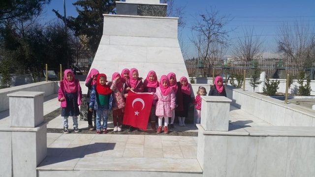 Kur’an kursunun minik öğrencileri şehitleri yalnız bırakmadı