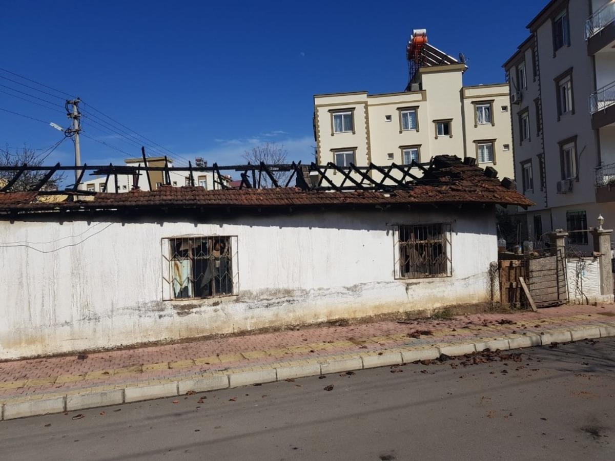 Yangında m&uuml;stakil ev kullanılamaz hale geldi