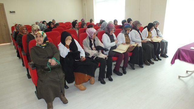 Malazgirtli kadınlardan Kahraman Mehmetçik için dua