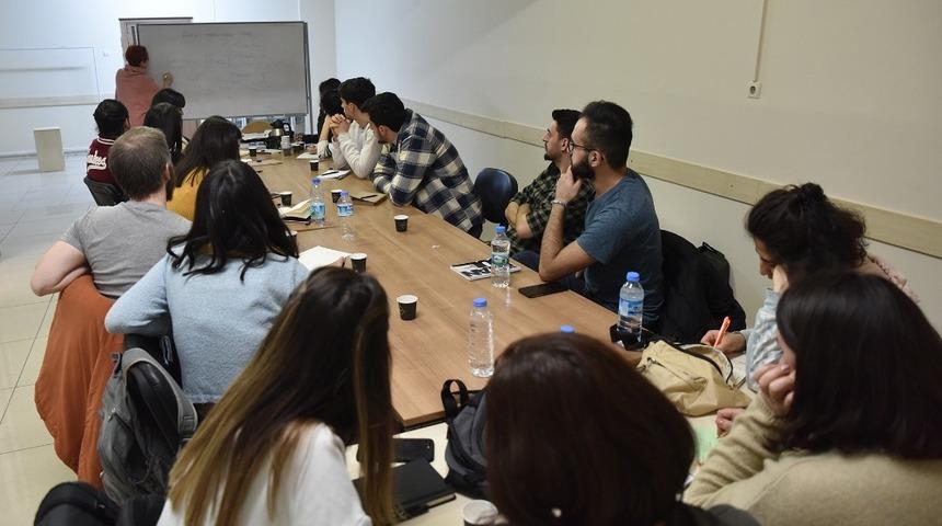 Gen&ccedil;ler yazarlık yeteneklerini geliştiriyor